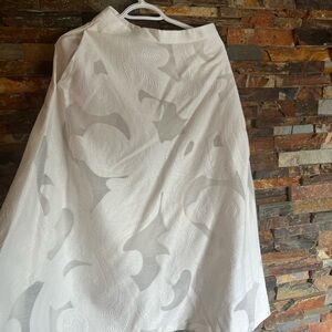 H&M White A-Line Skirt with Subtle Pattern Size Small